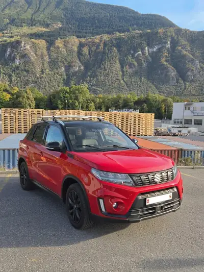 Suzuki Vitara 1.4T Hybrid 4x4 — SUV compact hybride, faible kilométrage — vista posteriore