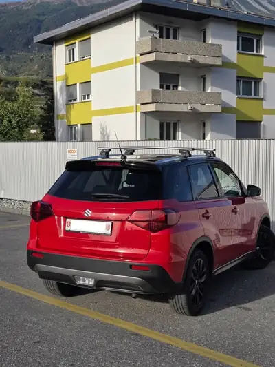 Suzuki Vitara 1.4T Hybrid 4x4 — SUV compact hybride, faible kilométrage — interni