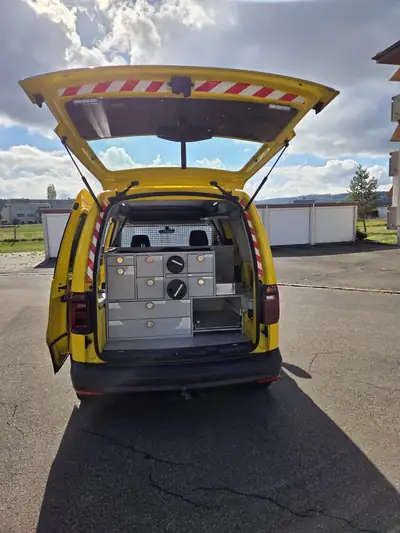VW Caddy 2.0 TDI 150 BMT DSG 4Motion — Utilitaire polyvalent, 4x4 intégral, 259'000 km — interni