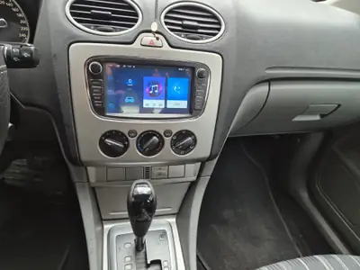 Ford Focus 2.0i 16V — Berline compacte fiable, boîte automatique, sans sinistre — Heckansicht