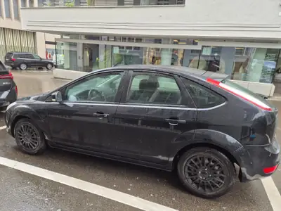 Ford Focus 2.0i 16V — Berline compacte fiable, boîte automatique, sans sinistre — Seitenansicht