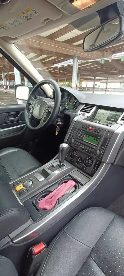 Land Rover Range Rover Sport 4.2 V8 SC — Puissance britannique, prestiges garantis — rear view