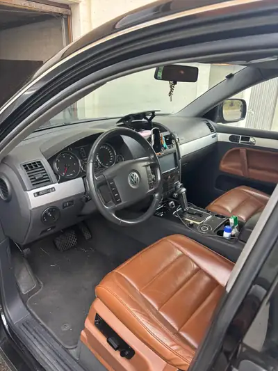 VW Touareg 2.5 TDI — SUV premium robuste, 121'000 km, sans sinistre — vista posteriore