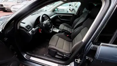Audi A4 Limousine 3.0 V6 TDI Quattro — Berline premium diesel, 204 ch robuste — Miniatur 9