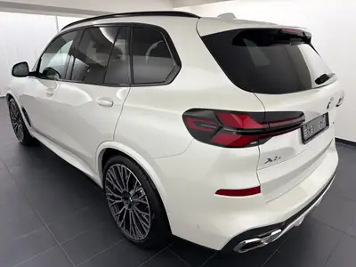 BMW X5 xDrive 48V 30d M Sport — SUV 7 places, hybride mild, première main — côté