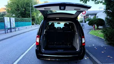 Lancia Voyager 2.8D Platinum — Monospace 7 places, diesel robuste, sans sinistre — Miniatura 12