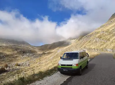 VW T4 Syncro 2.5L — Utilitaire 4x4 aménagé, prêt à l'emploi — exterior view