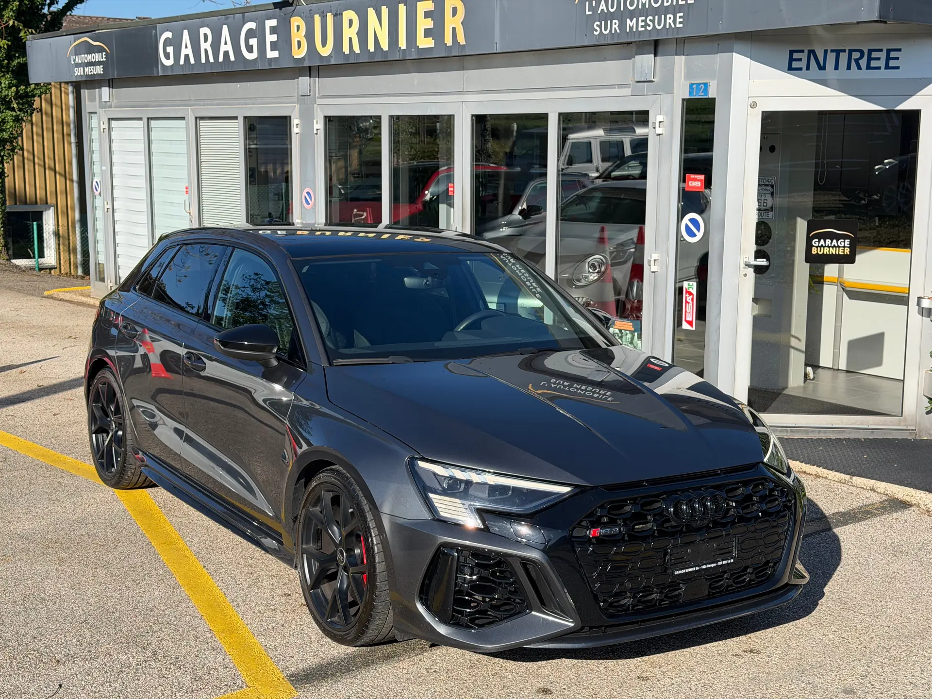 Audi RS3 Sportback 2.5 TSI quattro — 400 ch, performance sportive et élégance grise