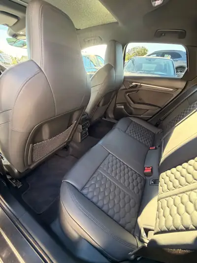 Audi RS3 Sportback 2.5 TSI quattro — 400 ch, performance sportive et élégance grise — Miniatur 11