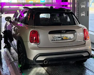 MINI Cooper Camden Edition 2022 — Citadine urbaine performante, très faible kilométrage — side view