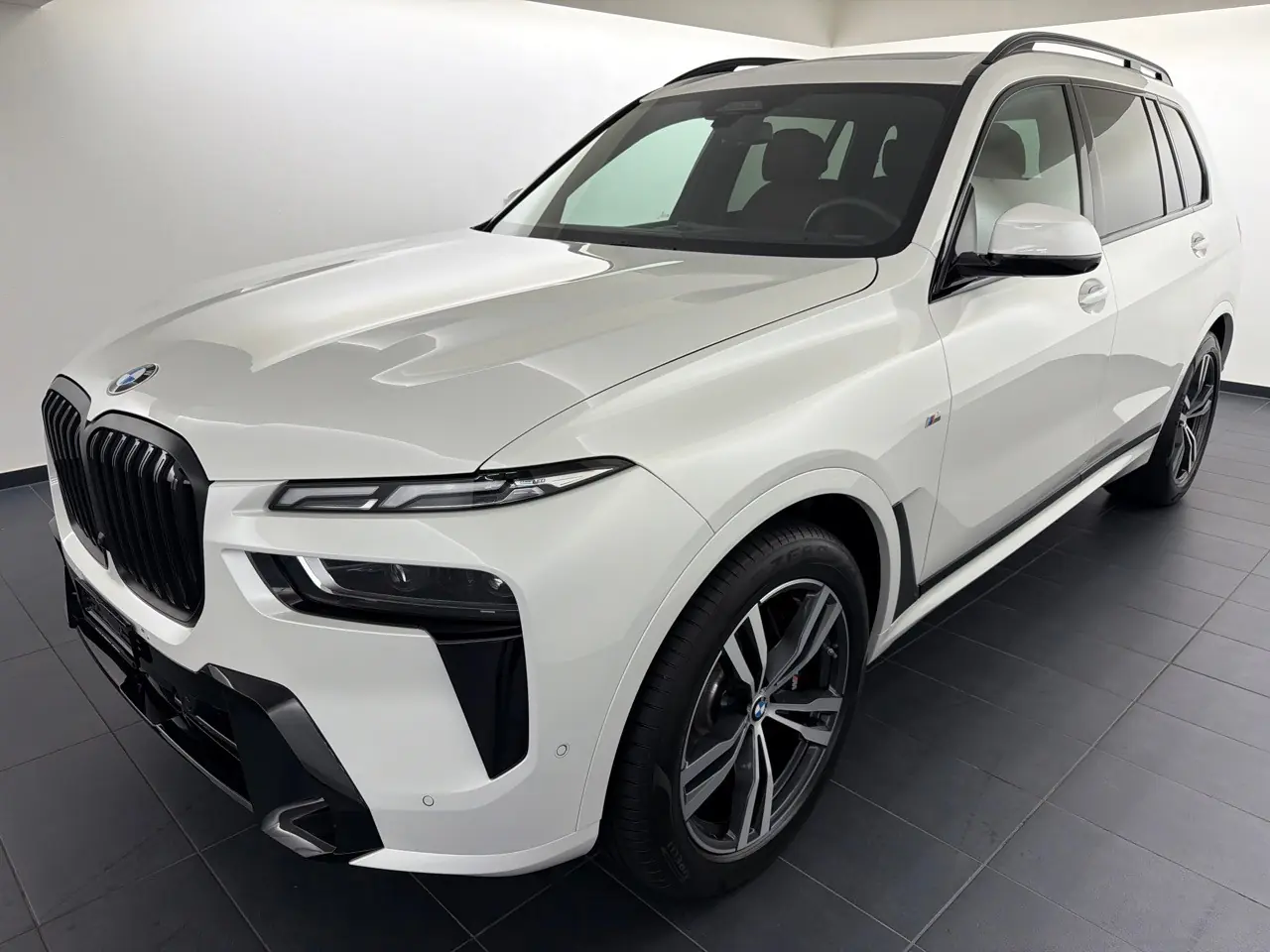 BMW X7 xDrive 48 40d M Sport Pro 2025 — SUV 7 places premium, diesel hybride, quasi neuf