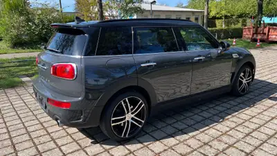 MINI Clubman 2.0 SD Cooper ALL4 — Diesel performant, transmission automatique, service gratuit jusqu'en 2028 — vista posteriore
