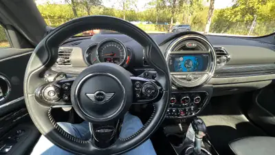 MINI Clubman 2.0 SD Cooper ALL4 — Diesel performant, transmission automatique, service gratuit jusqu'en 2028 — cruscotto