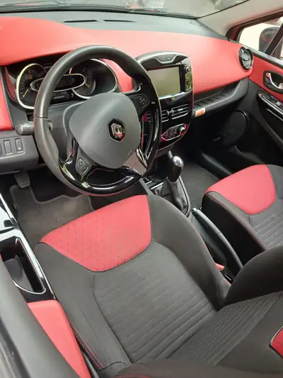 Renault Clio 1.5 dCi Swiss Edition — Monospace fiable, 57'000 km, diesel économe — Innenraum