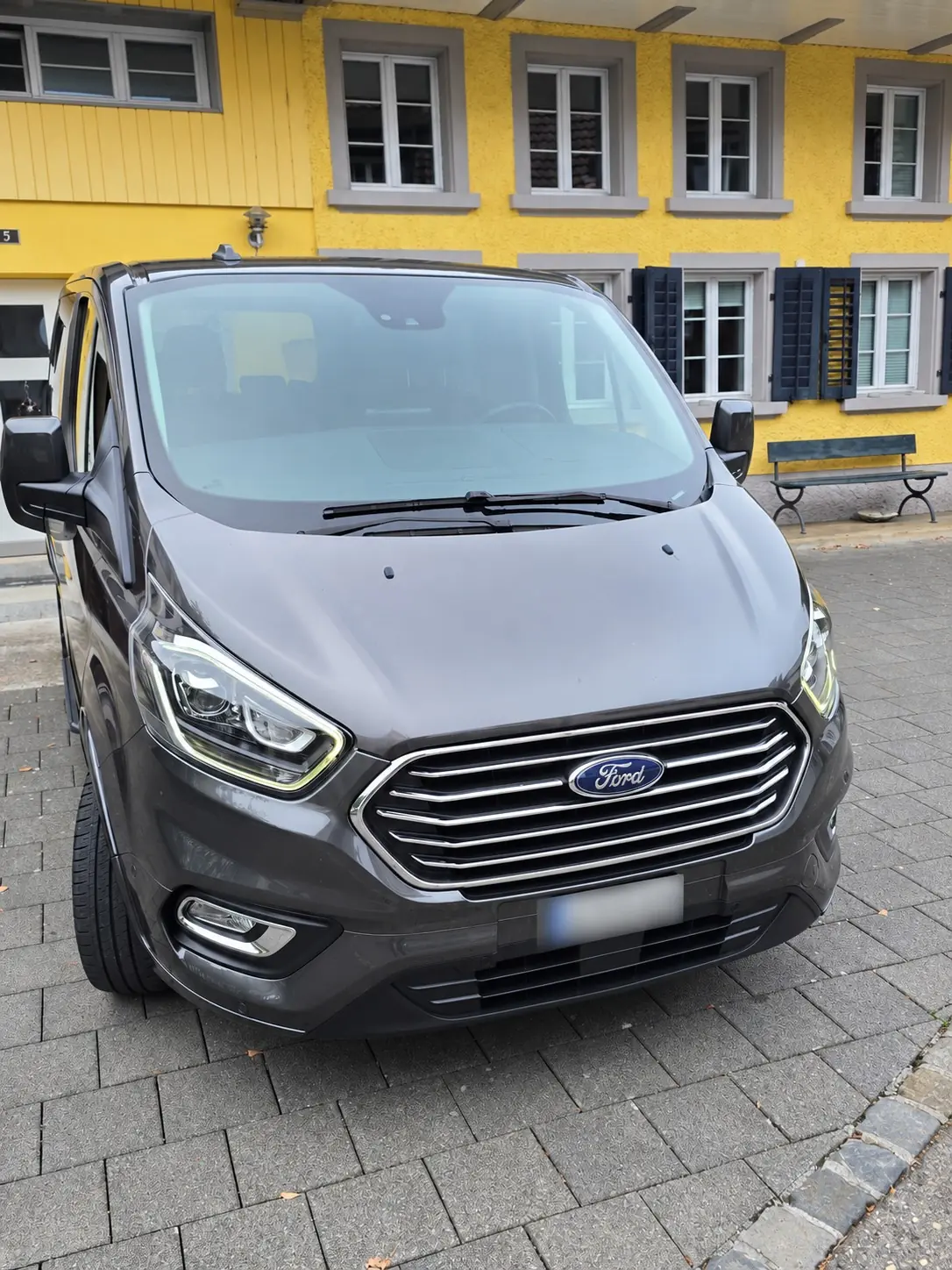 Ford Tourneo Custom 2.0 TDCi 185 Titanium X — Monospace 8 places, équipement complet et entretien récent