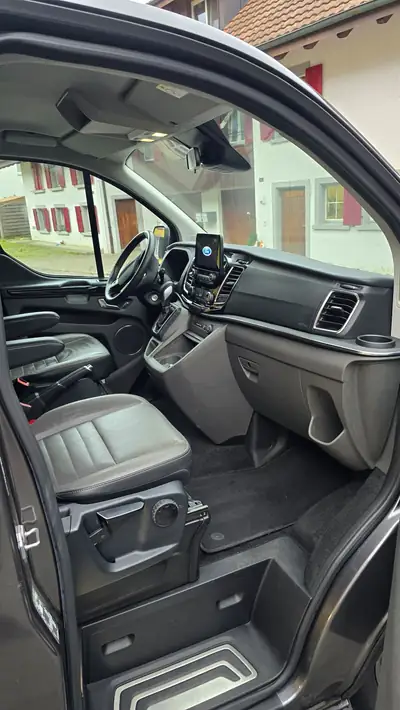 Ford Tourneo Custom 2.0 TDCi 185 Titanium X — Monospace 8 places, équipement complet et entretien récent — détail