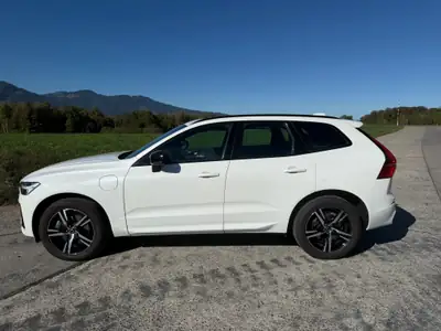 Volvo XC60 2.0 T6 TE R-Design eAWD — Hybride rechargeable, design scandinave, 122'000 km — side view