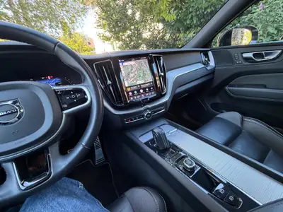 Volvo XC60 2.0 T6 TE R-Design eAWD — Hybride rechargeable, design scandinave, 122'000 km — detail