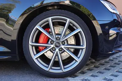 Audi A4 Avant 2.0 TFSI Quattro — Break sportif, toit ouvrant, équipements premium — Armaturenbrett