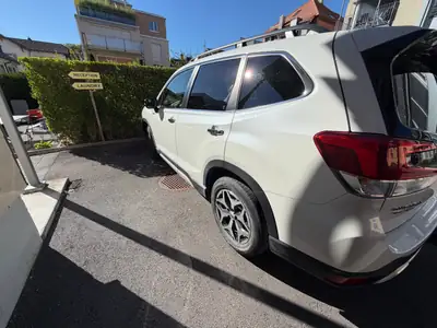 Subaru Forester 2.0i e-Boxer Advantage — SUV hybride compact, entretien inclus — side view