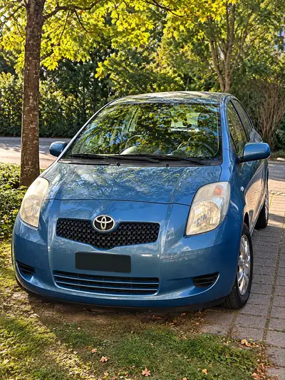 Toyota Yaris 1.3 16V Swiss Edition — Citadine fiable, sans accident, idéale en ville — vue extérieure