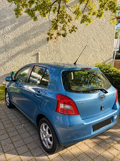 Toyota Yaris 1.3 16V Swiss Edition — Citadine fiable, sans accident, idéale en ville — arrière