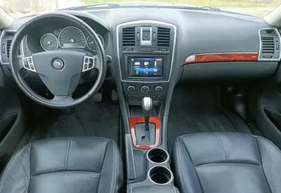 Cadillac BLS 2.8 T V6 Sport Luxury — Berline américaine d'exception, 255 ch — vista esterna