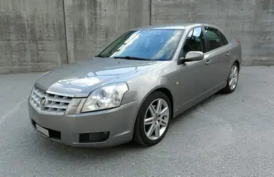 Cadillac BLS 2.8 T V6 Sport Luxury — Berline américaine d'exception, 255 ch — fianco