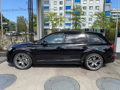 Audi Q7 55 TFSI S Line — SUV premium 7 places, motorisation hybride performante — arrière