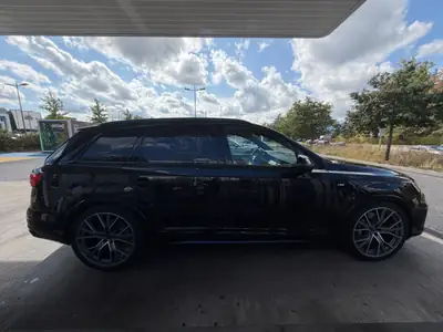 Audi Q7 55 TFSI S Line — SUV premium 7 places, motorisation hybride performante — côté
