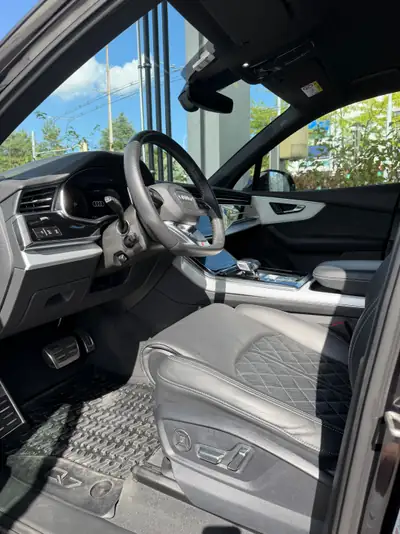Audi Q7 55 TFSI S Line — SUV premium 7 places, motorisation hybride performante — détail