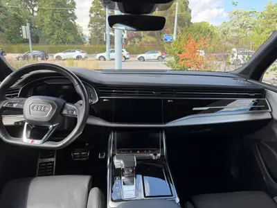 Audi Q7 55 TFSI S Line — SUV premium 7 places, motorisation hybride performante — tableau de bord