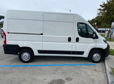 Peugeot Boxer 2.0 BlueHDi 130 — Utilitaire fiable, 190'000 km, sans sinistre — intérieur