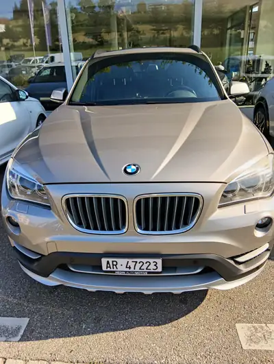BMW X1 20i xDrive — SUV compact dynamique, moteur performant et transmission intégrale — Außenansicht