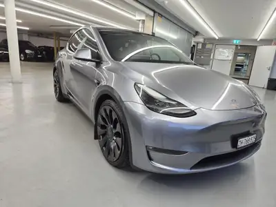 Tesla Model Y Performance 2023 — Électrique haute performance avec Full Self-Driving — vista esterna