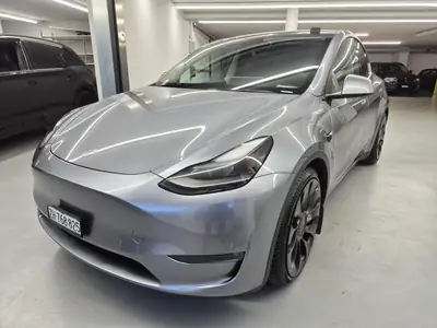 Tesla Model Y Performance 2023 — Électrique haute performance avec Full Self-Driving — interni