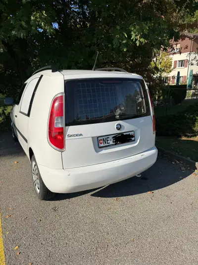 Skoda Praktik 1.2 12V HTP — Utilitaire compact fiable, 120 500 km, sans sinistre — fianco