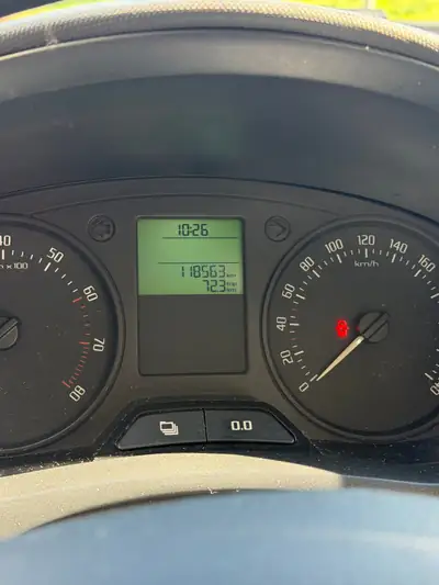 Skoda Praktik 1.2 12V HTP — Utilitaire compact fiable, 120 500 km, sans sinistre — cruscotto