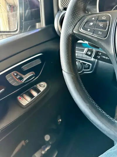 Mercedes-Benz V 300 d Swiss Edition — Monospace premium 6 places, transmission intégrale — Detail