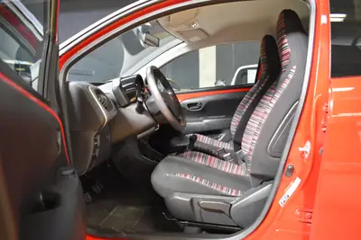 Citroën C1 1.0 VTi Shine — Citadine pétillante, facelift 2021, première main — cruscotto