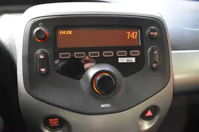 Citroën C1 1.0 VTi Shine — Citadine pétillante, facelift 2021, première main — Miniatura 11