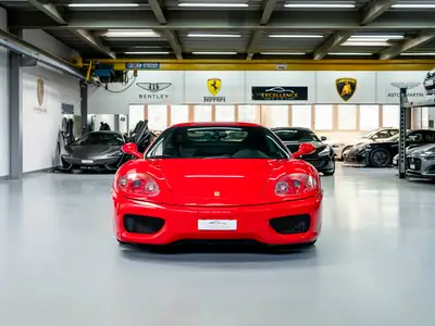 Ferrari F360 Modena Berlinetta — Mythique boîte manuelle, 400 ch de pur plaisir — vista posteriore