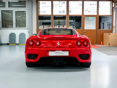 Ferrari F360 Modena Berlinetta — Mythique boîte manuelle, 400 ch de pur plaisir — Miniatura 8