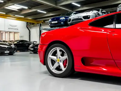 Ferrari F360 Modena Berlinetta — Mythique boîte manuelle, 400 ch de pur plaisir — Miniatura 13