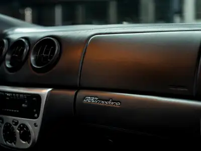 Ferrari F360 Modena Berlinetta — Mythique boîte manuelle, 400 ch de pur plaisir — Miniatura 24