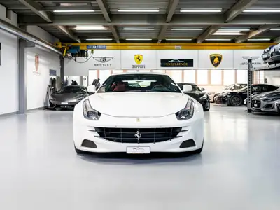 Ferrari FF 2013 — Gran Turismo sportif 660 ch, histoire d'exception — Seitenansicht