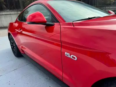 Ford Mustang 5.0 V8 GT — Muscle car américain authentique, 449 ch et faible kilométrage — Seitenansicht