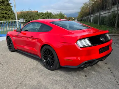 Ford Mustang 5.0 V8 GT — Muscle car américain authentique, 449 ch et faible kilométrage — Innenraum
