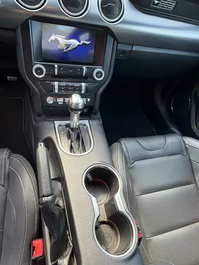 Ford Mustang 5.0 V8 GT — Muscle car américain authentique, 449 ch et faible kilométrage — Miniatur 11