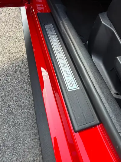Ford Mustang 5.0 V8 GT — Muscle car américain authentique, 449 ch et faible kilométrage — Miniatur 12